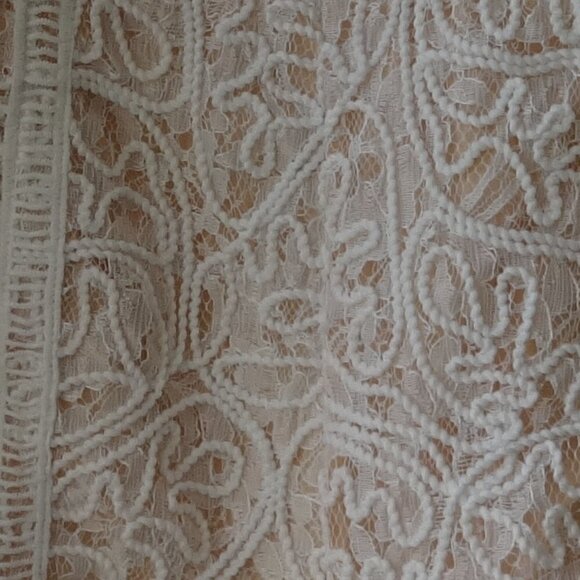 NAANAA, white lacy romper size 8 (US) new with tags v neck lined body very soft - Picture 10 of 14